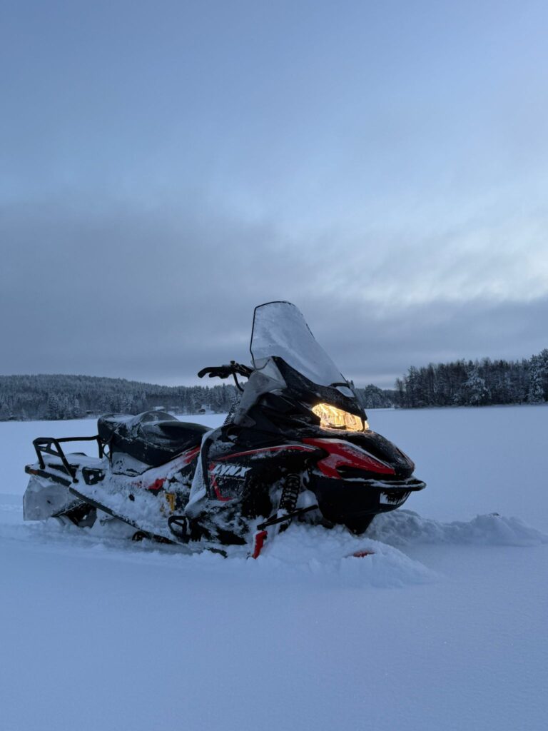 Snowmobile trip to arctic 3h