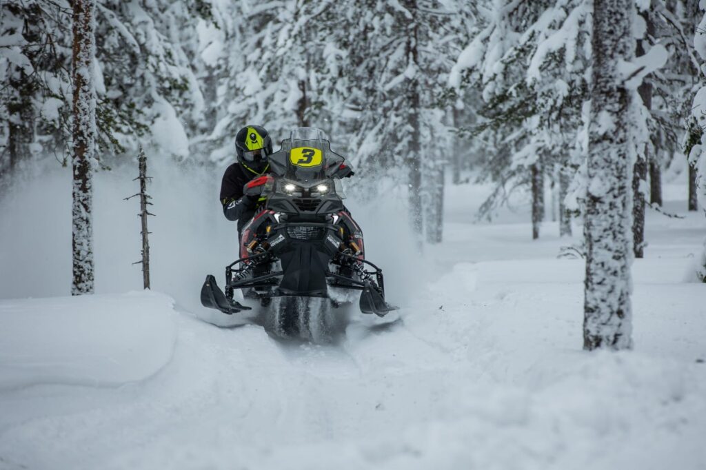Private sport snowmobile tour 2h
