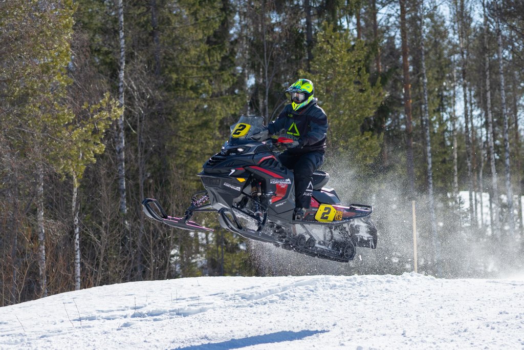 Private sport snowmobile tour 1h
