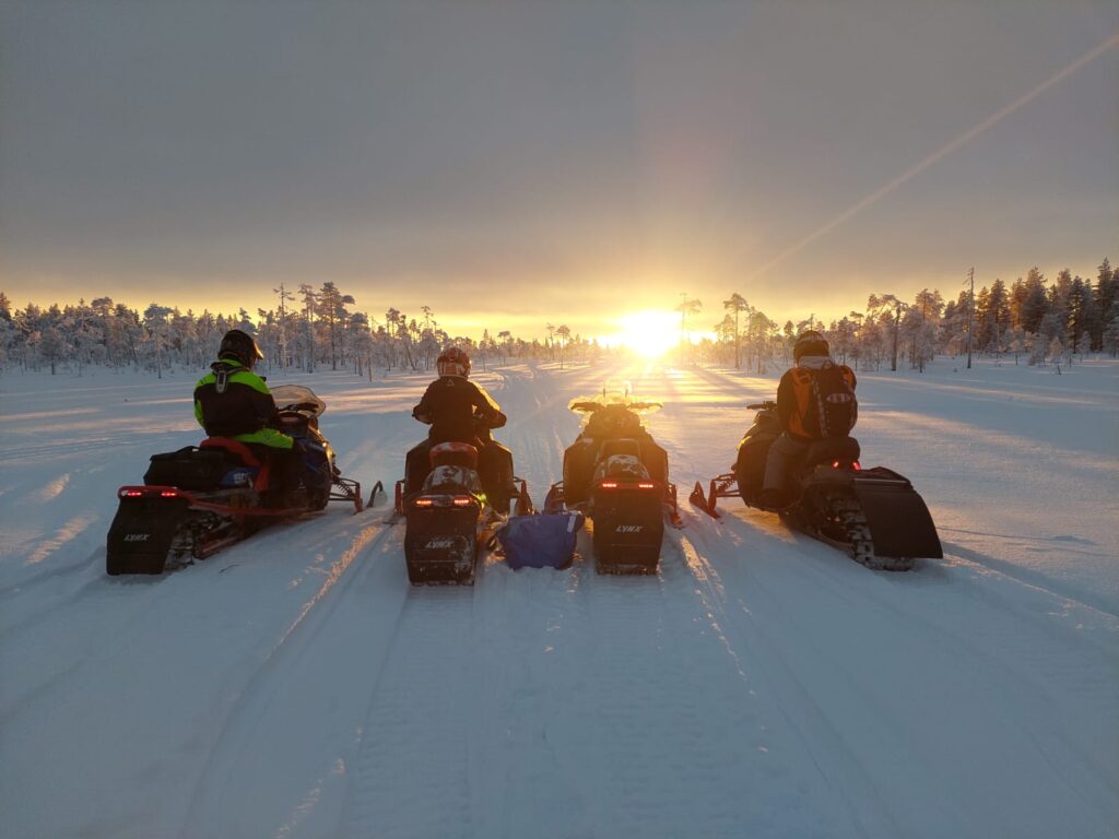 Private snowmobile trip to Lehtojärvi max 8 person